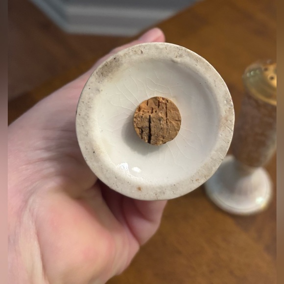 Lusterware Salt And Pepper Shakers - Picture 3 of 5